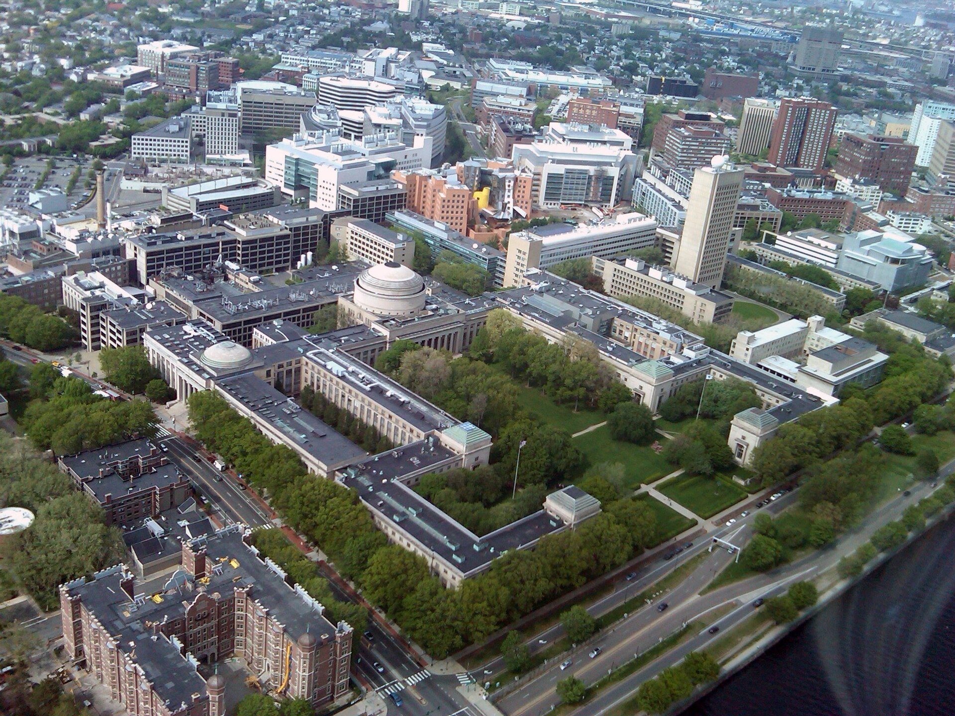 MIT Main Campus Aerial.jpg