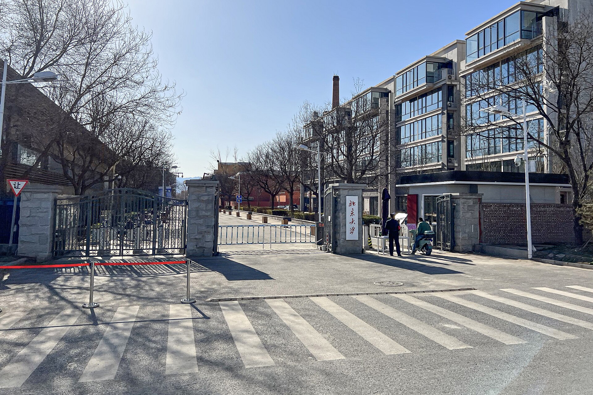 East gate of Peking University New Changping Campus (20220402155945).jpg